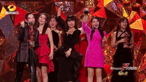 娛樂圈夫妻吃瓜視頻播放,吃瓜視頻播放量飆升，揭秘明星夫妻甜蜜日常