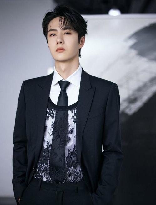 吃瓜娛樂爆料王一博,瓜田里的青春偶像，娛樂風(fēng)暴中的璀璨星光