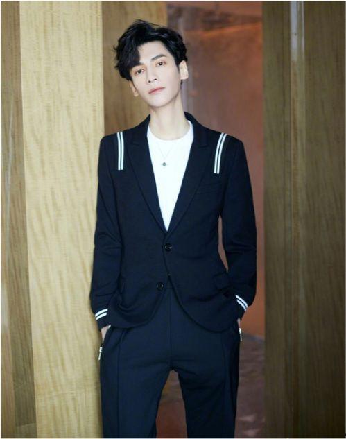 娛樂吃瓜羅云熙,從娛樂吃瓜到人氣飆升，他的蛻變之路