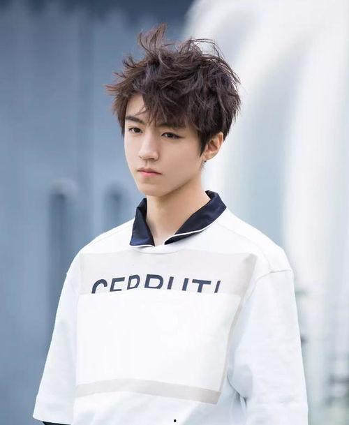 愛(ài)豆吃瓜娛樂(lè)醬王俊凱,從偶像到瓜界新貴，揭秘愛(ài)豆吃瓜娛樂(lè)醬的養(yǎng)成之路