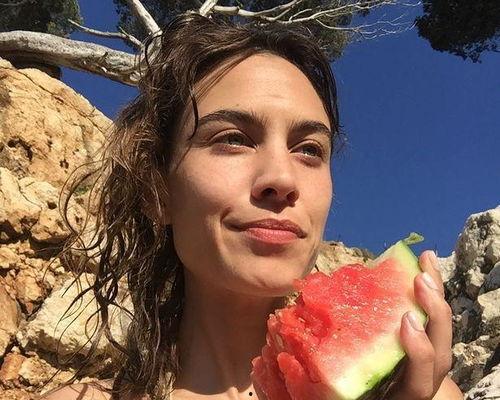 歐美娛樂(lè)圈吃瓜姿勢(shì),揭秘明星們的“吃瓜”日常