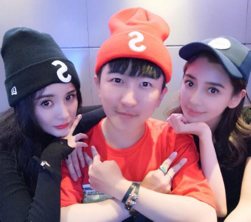 娛樂圈吃瓜背景圖女男,揭秘明星們的甜蜜與糾葛